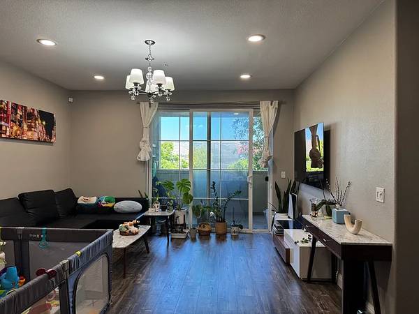 Beautiful and Bright 2 Bedroom 2 Bath Luxury Condo in Milpitas photo 2