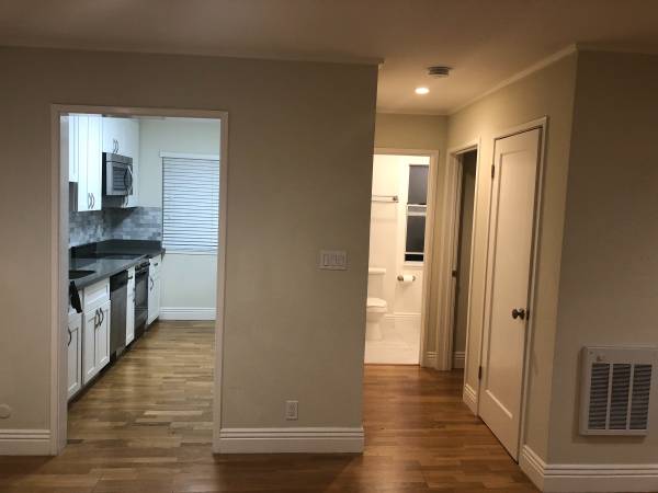 1BR/1BA Apartment · Oakland photo 5