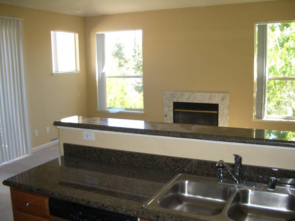 2BR/2BA Condo · Fremont photo 2
