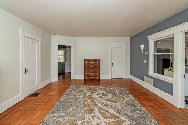 2238 Lakeshore Ave photo 5