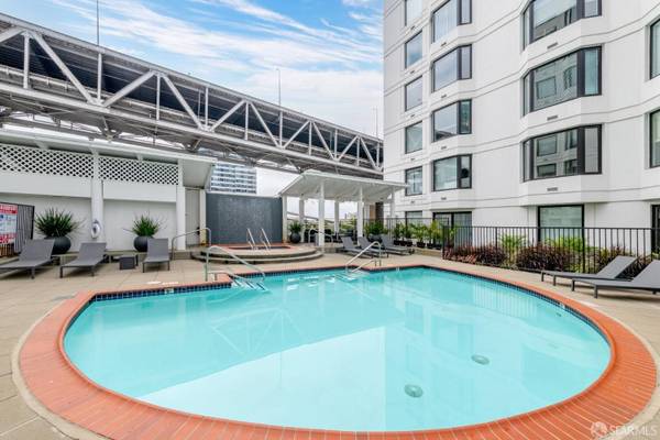 1BR/1BA Condo on Harrison St · San Francisco photo 2