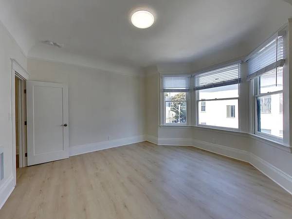 2BR/1BA Apartment on Green St · San Francisco photo 2