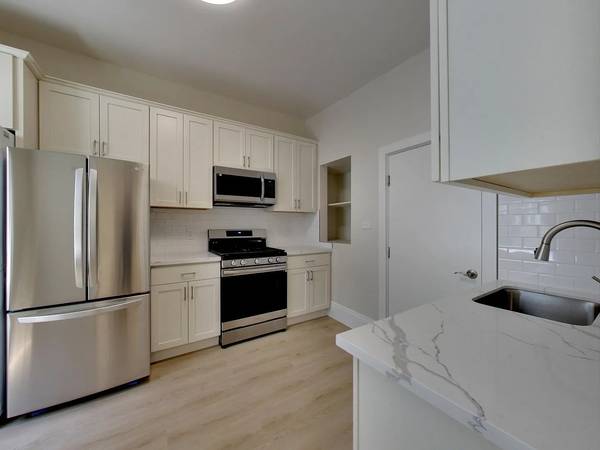 2BR/1BA Apartment on Green St · San Francisco photo 3