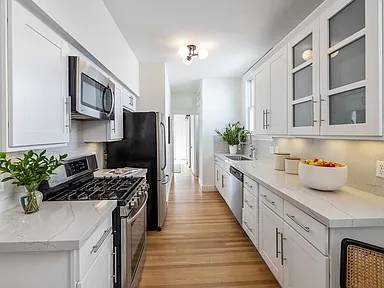 2BR/2BA Single Family House on Mallorca Way · San Francisco photo 4