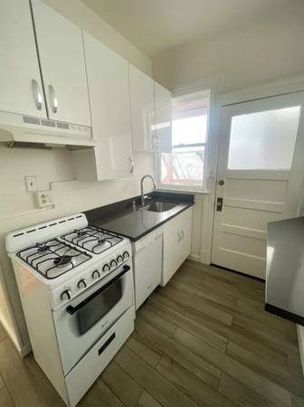 Apartments on Cesar Chavez St · San Francisco photo 2