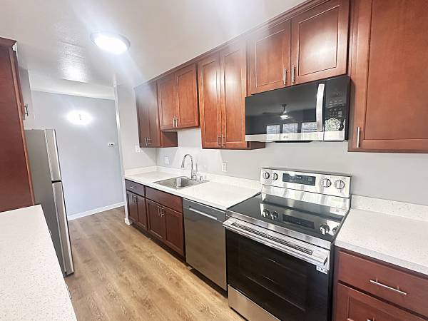 2500 Dana St photo 5