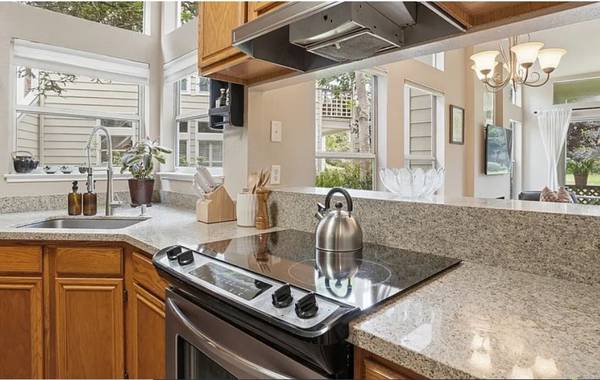2BR/2BA Apartment · Half Moon Bay photo 3