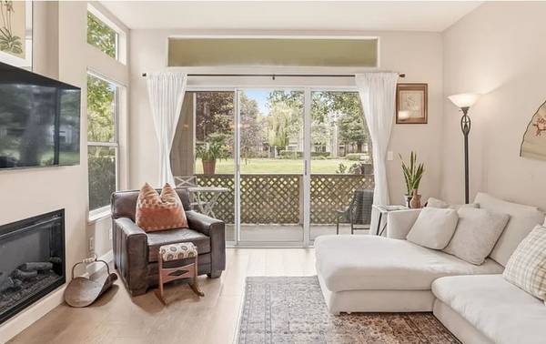 2BR/2BA Apartment · Half Moon Bay photo 4