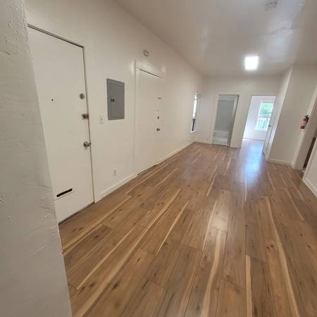 4BR/2BA Apartment on 10th Street · Oakland photo 5