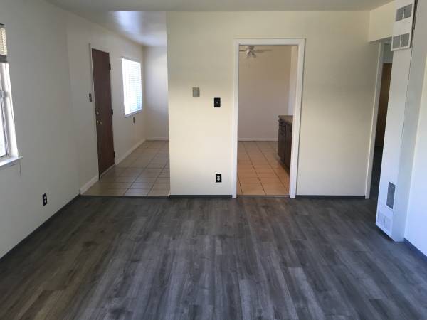 2BR/1BA Apartment · Castro Valley photo 2
