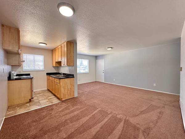 3BR/1BA Apartment on High St · Oakland photo 2