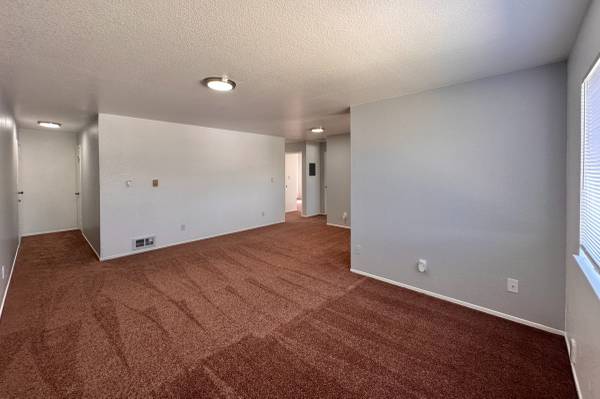 3BR/1BA Apartment on High St · Oakland photo 3