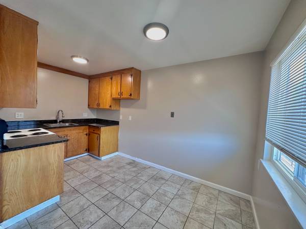 1BR/1BA Apartment on 39th Ave · Oakland photo 2