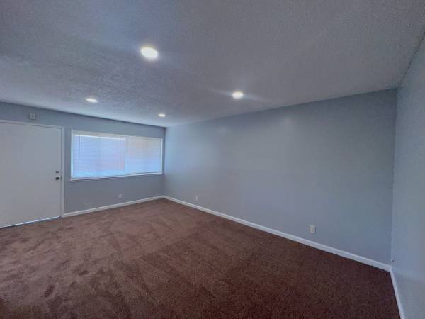 1BR/1BA Apartment on 39th Ave · Oakland photo 5