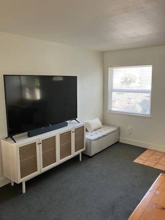 2BR/1BA Duplex on Salem Street · Emeryville photo 4