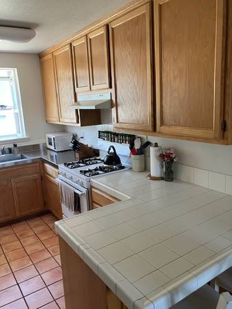 2BR/1BA Duplex on Salem Street · Emeryville photo 5