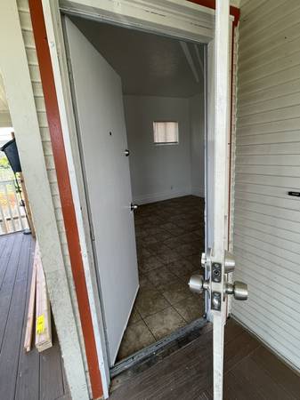 4BR/1BA Single Family House on Brookdale Ave. · Oakland photo 4