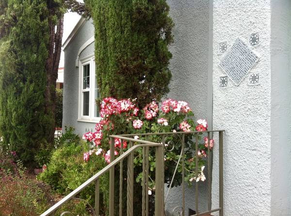 2BR/1BA Apartment · Oakland photo 2