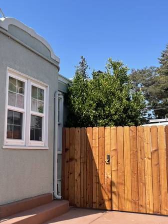 2BR/1BA Apartment · Oakland photo 4