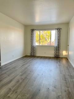 2BR/1BA Duplex · Oakland photo 3