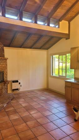 2BR/1BA Apartment · Soquel photo 3