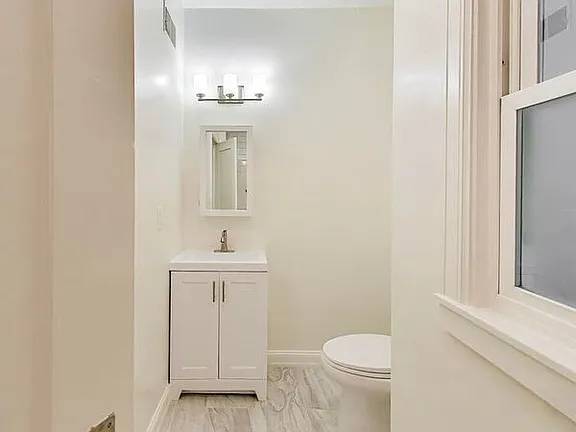 1BR/1BA Apartment · Berkeley photo 3