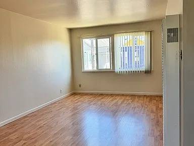 Viking Apartments photo 2