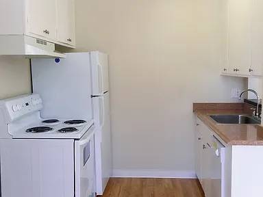 Fontainbleau Apartments photo 2