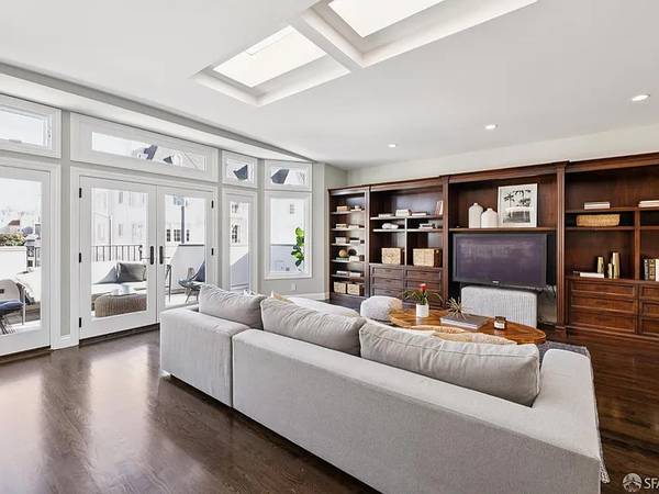 2BR/2BA Single Family House on Pierce St · San Francisco photo 4