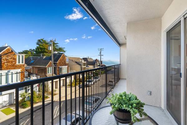1BR/1BA Condo on Atlantic Ave · Santa Cruz photo 5