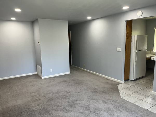 2BR/1BA Apartment on Tamarack Lane · Santa Clara photo 4