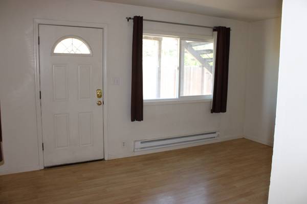 2BR/1BA Apartment on Hendricks Dr · Lucerne photo 5