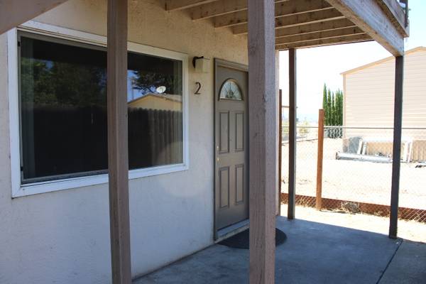 2BR/1BA Apartment on Hendricks Dr · Lucerne photo 3