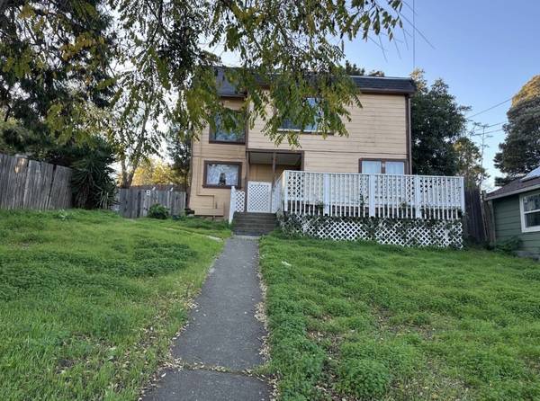 Charming Yellow Bungalow With Huge Yard 336 Carolina St, Vallejo Available Now! photo 2
