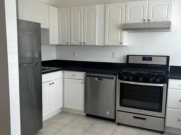 BEAUTIFULLY UPDATED SINGLE FAMILY HOME WITH BONUS ROOMS photo 3