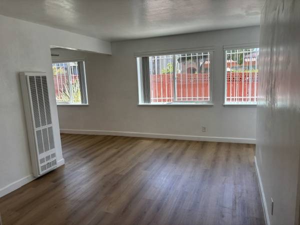 2BR/1BA Apartment · Oakland photo 2