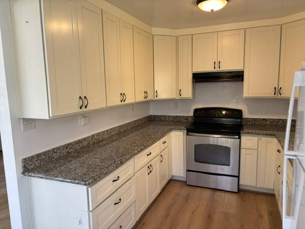 2BR/1BA Apartment · Oakland photo 4