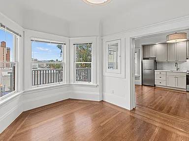 2BR/1BA Apartment on E 20th St · Oakland photo 2