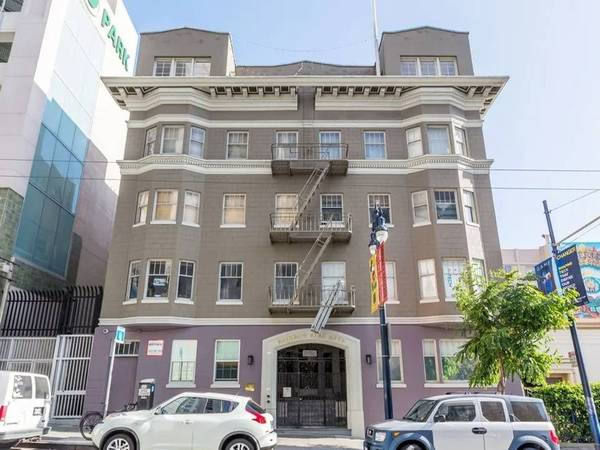 324 LARKIN Apartments photo 2