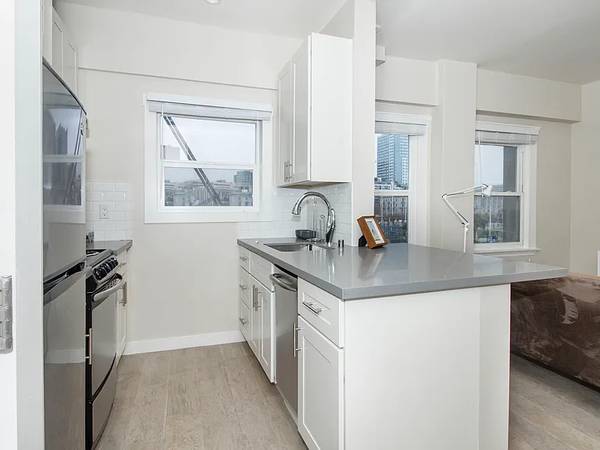 324 LARKIN Apartments photo 4