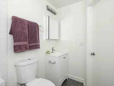 324 LARKIN Apartments photo 5