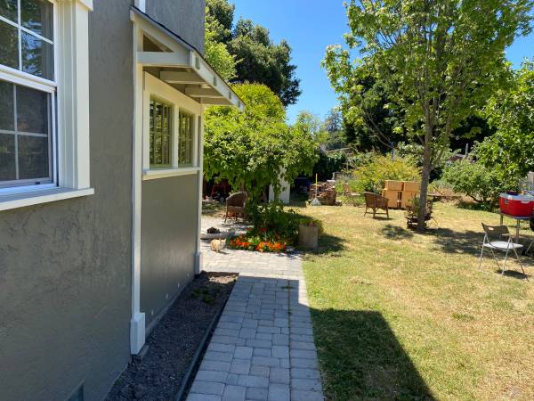 2BR/1BA Duplex on Ashby Ave · Berkeley photo 3