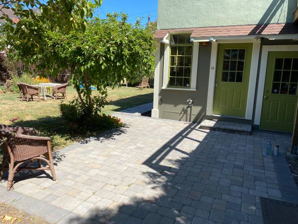 2BR/1BA Duplex on Ashby Ave · Berkeley photo 4