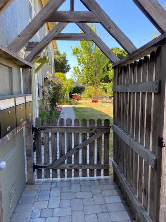 2BR/1BA Duplex on Ashby Ave · Berkeley photo 5