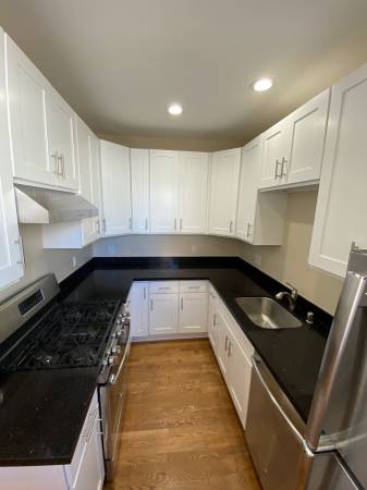 2BR/1BA Apartment on Pacific Avenue · San Francisco photo 5