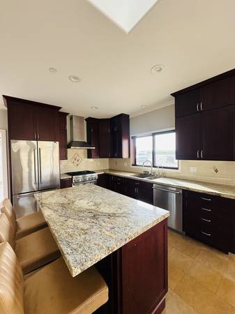 2BR/1BA Apartment · Petaluma photo 3