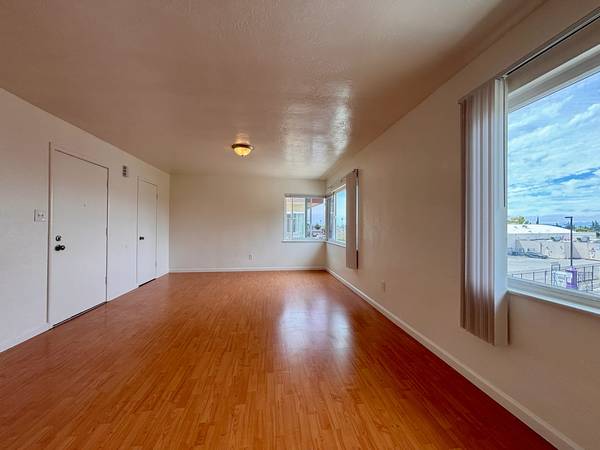 8634 MacArthur photo 2
