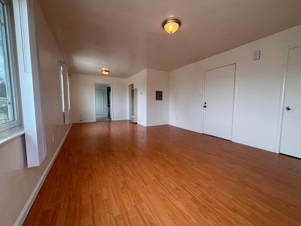 8634 MacArthur photo 3