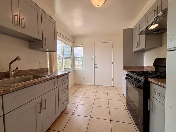 8634 MacArthur photo 4