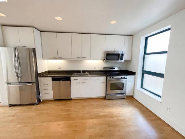 1BR/1BA Condo on Gilbert St Apt 16 · San Francisco photo 2